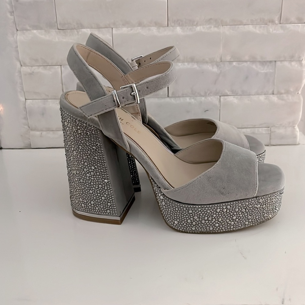 New! Kenneth Cole New York Dolly Crystal Heel Platform Sandal in silver Size 7.5 - Picture 7 of 12